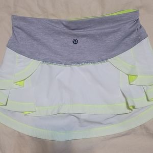 Women's Lululemon athletica white/neon green tennis/golf/pickleball skirt. size